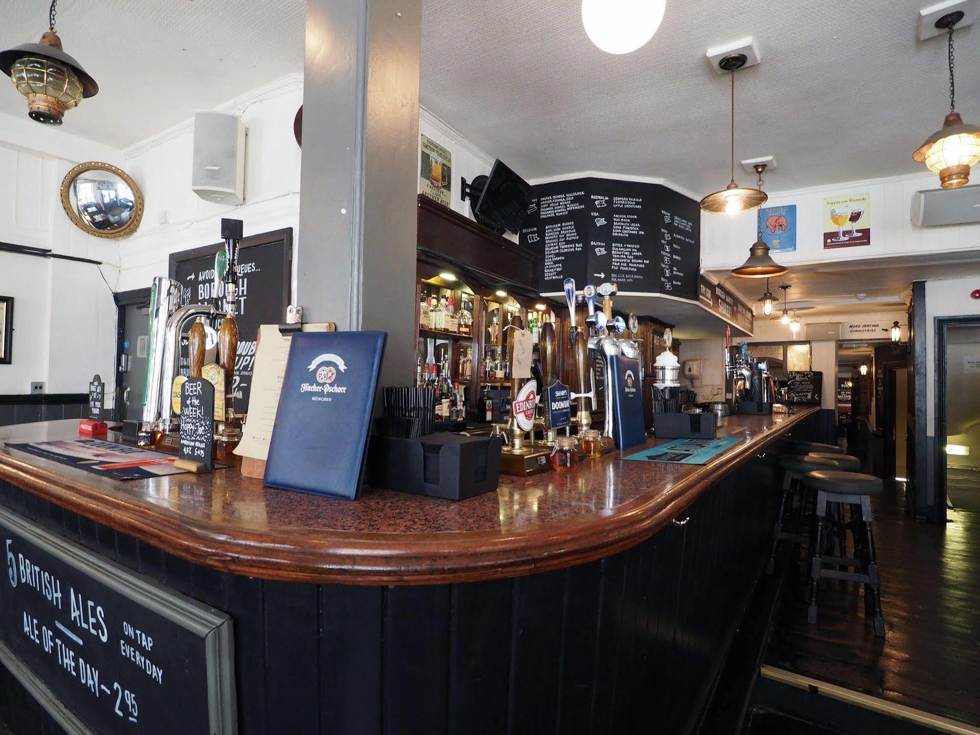 St Christopher's The - Bridge Hostal *