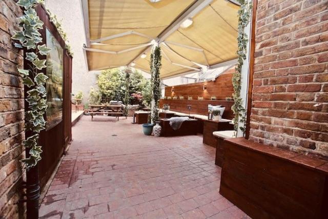 Bed and breakfast Summerfield Pub & Boutique Londres