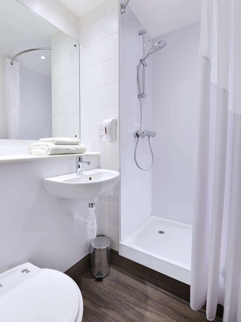 Travelodge Central City Road Hotel 3*