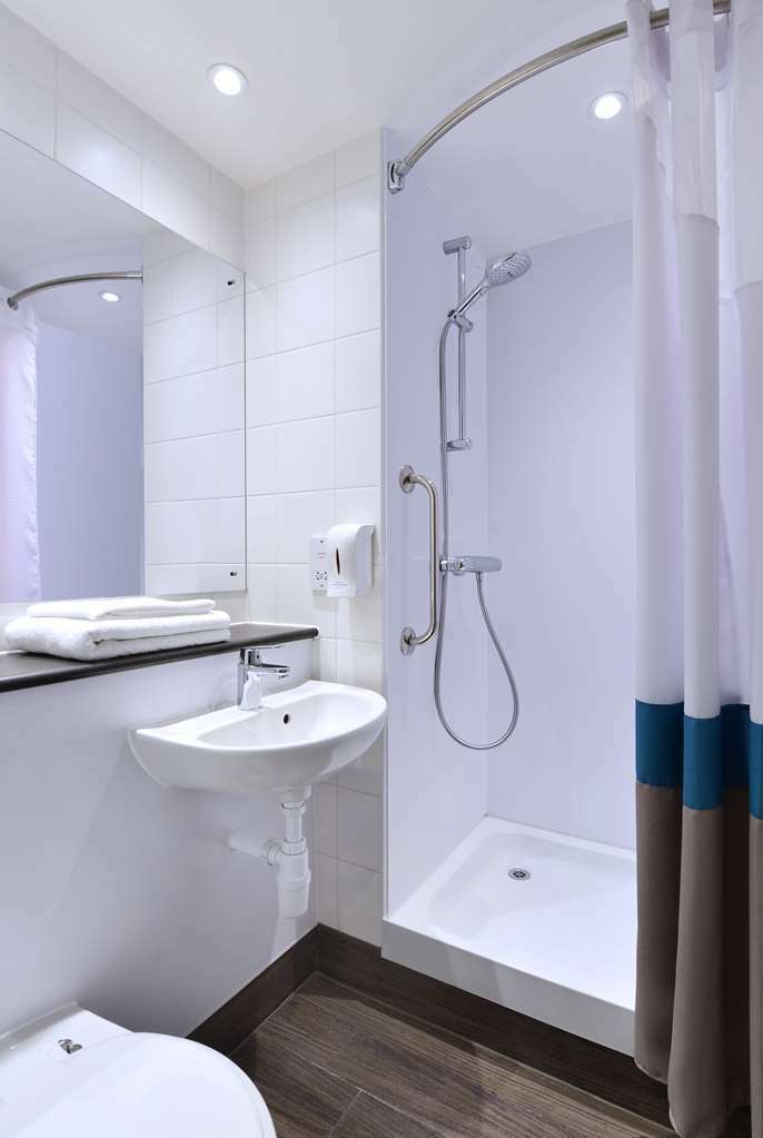 Travelodge Central City Road Hotel 3*