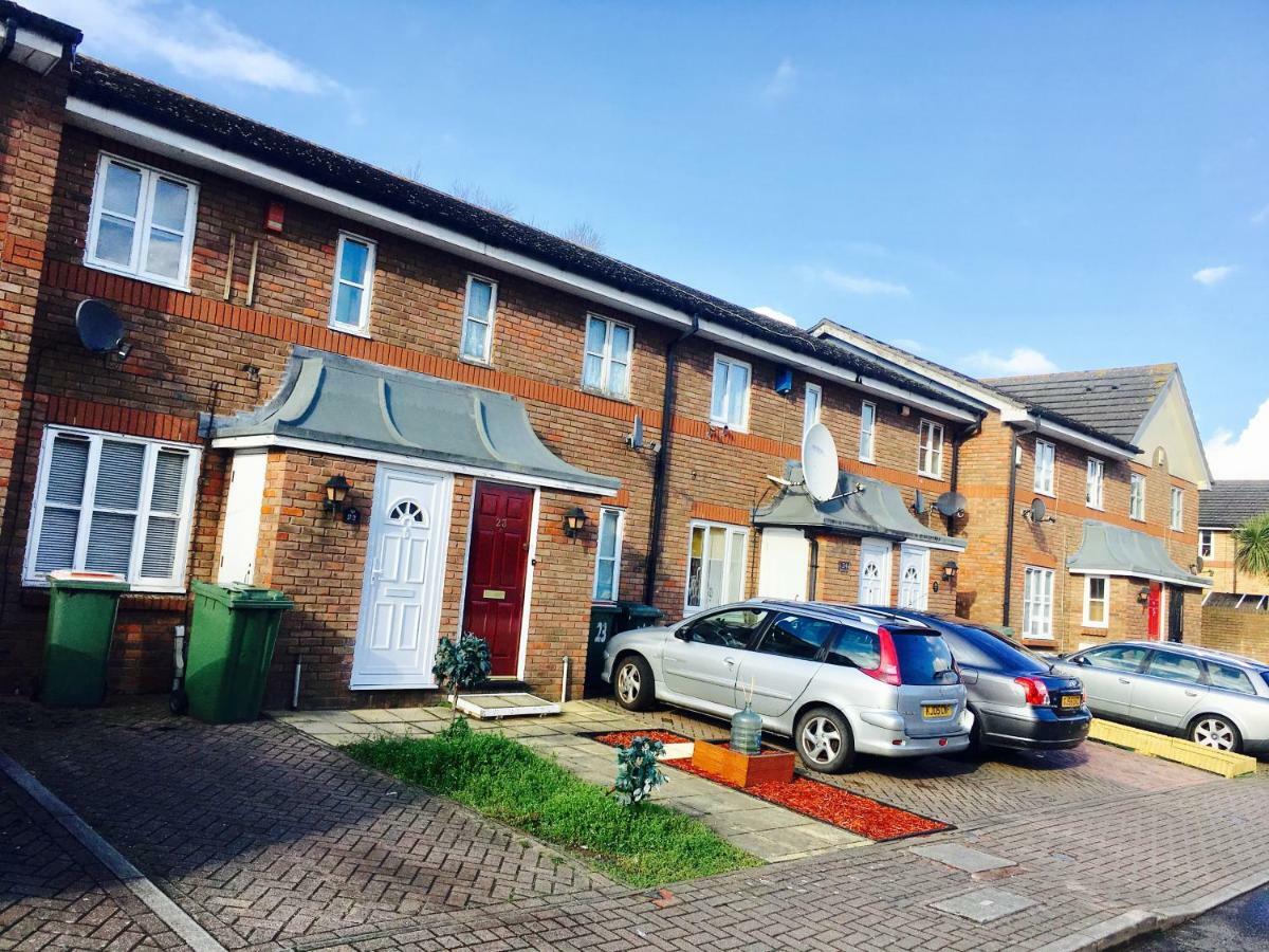Fantastic Cozy 3bed Hse Excel Free Parking Wifi Sleeps 6 *