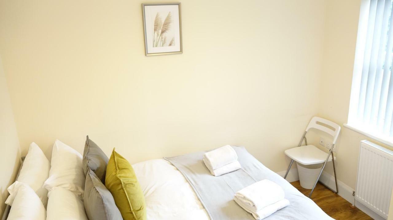 Heathrow Ensuite Rooms- Auto Check In