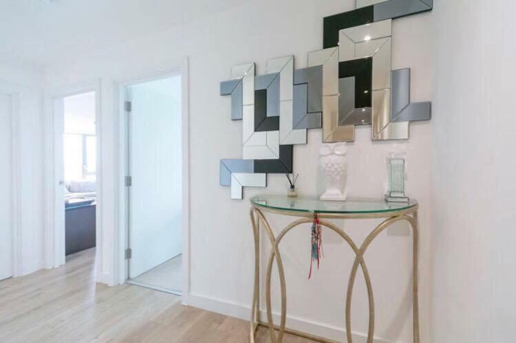 With Private Bathroom In A Modern Two Bedroom Two Bathroom Flat Londres