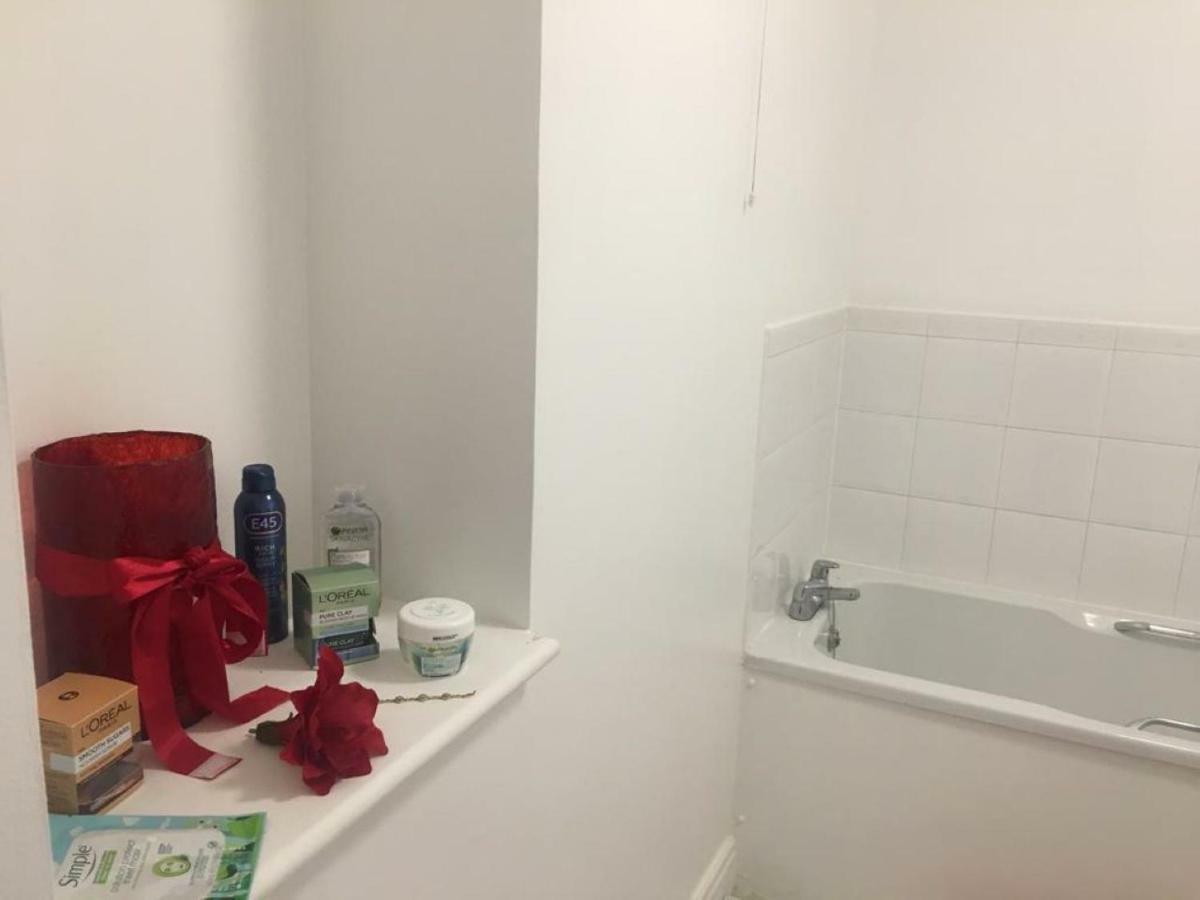 2 Bed Flat, Dedicated Workspace, Parking, 4ktv Apartamento