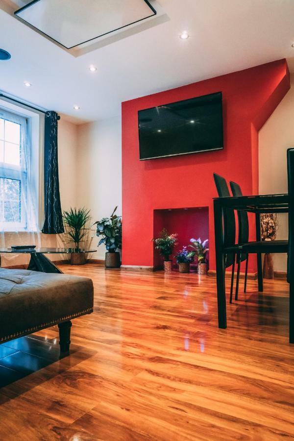 Quality Stay,2 Bed Near The Centre, 2min Walk From Metro Station Apartamento