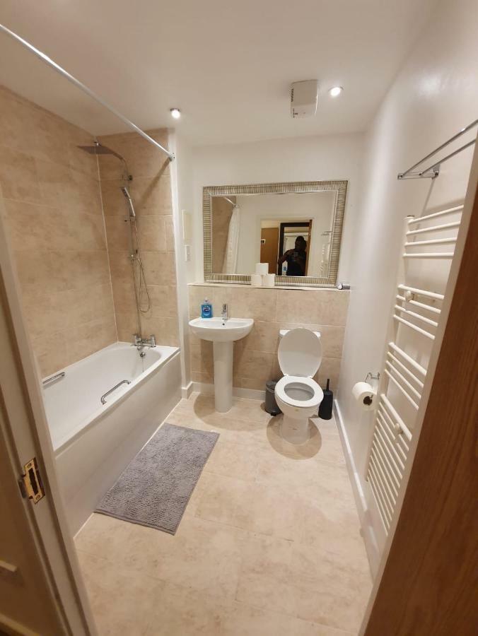 Apartment Affluent Waterside Tideslea Path London