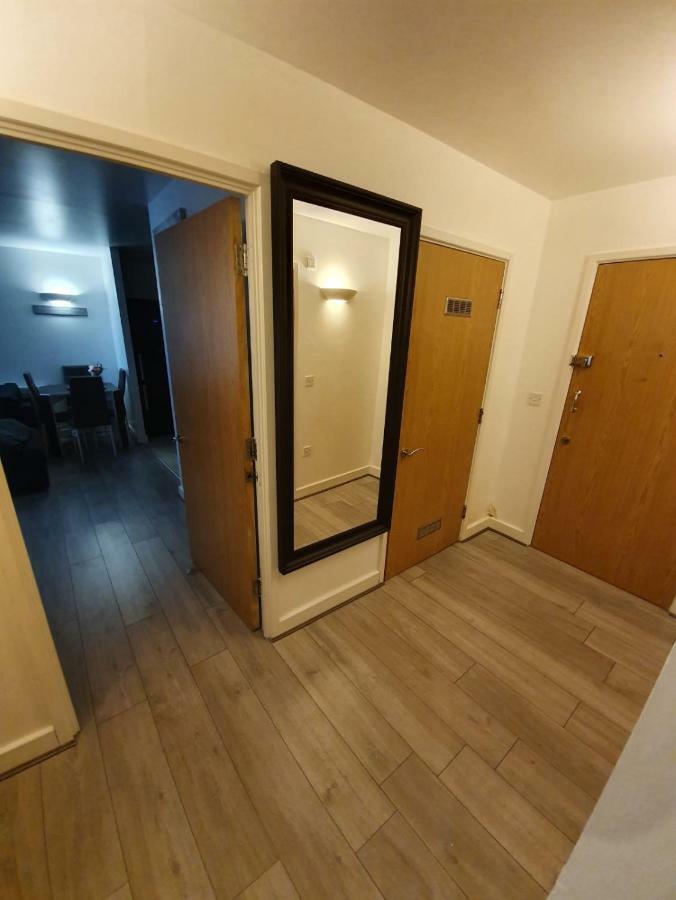 Apartment Affluent Waterside Tideslea Path