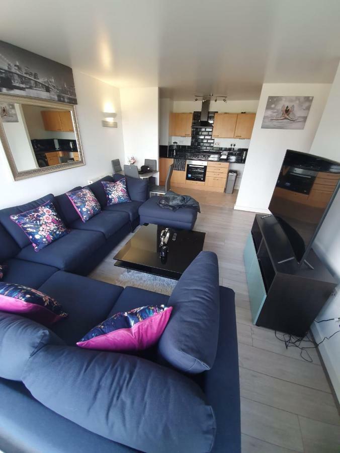 Apartment Affluent Waterside Tideslea Path London