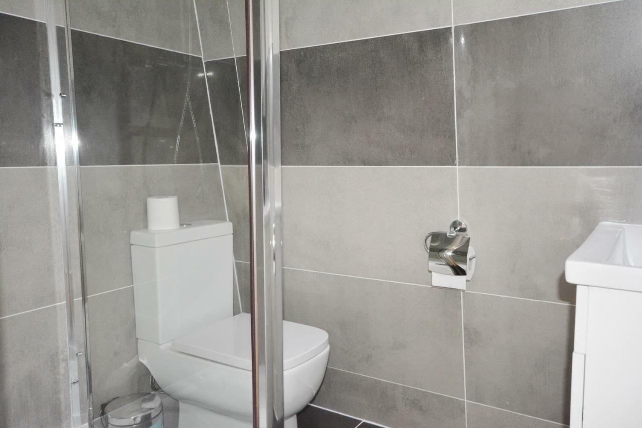 Modern 4 Bedroom Appartement *