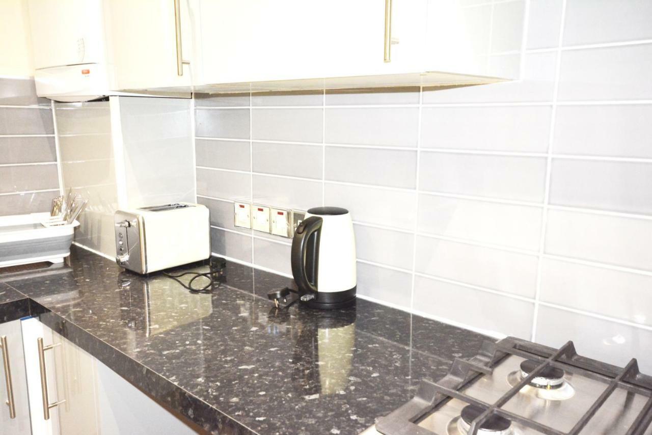 Modern 4 Bedroom Appartement *