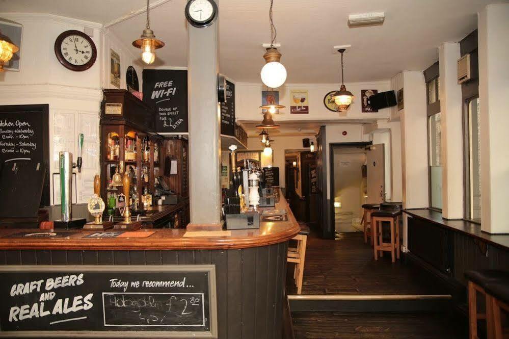 St Christopher's The - Bridge Hostal