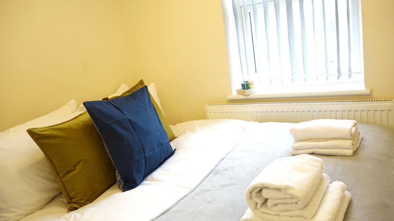 Heathrow Ensuite Rooms- Auto Check In Habitación en casa particular Stanwell