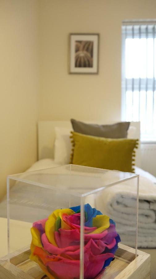 Heathrow Ensuite Rooms- Auto Check In Habitación en casa particular Stanwell