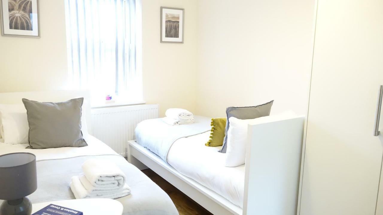 Heathrow Ensuite Rooms- Auto Check In Habitación en casa particular Stanwell