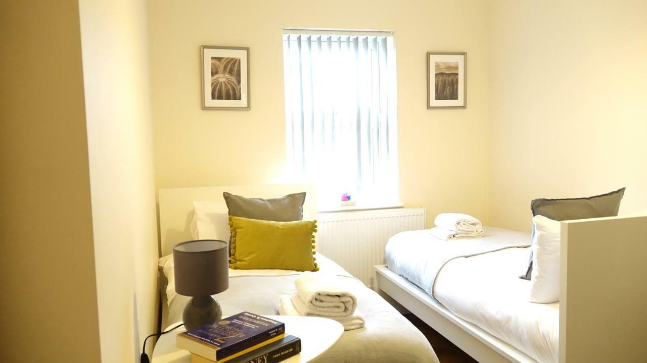 Heathrow Ensuite Rooms- Auto Check In Habitación en casa particular *