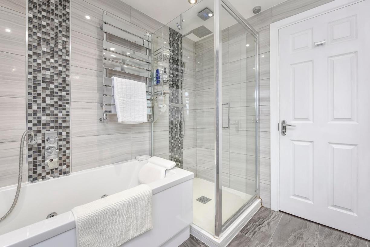 Docklands Stay, In Modern Spacious House - Near Excel Centre, Airport, Uel,sleeps 2 Quarto em Acomodações Particulares *
