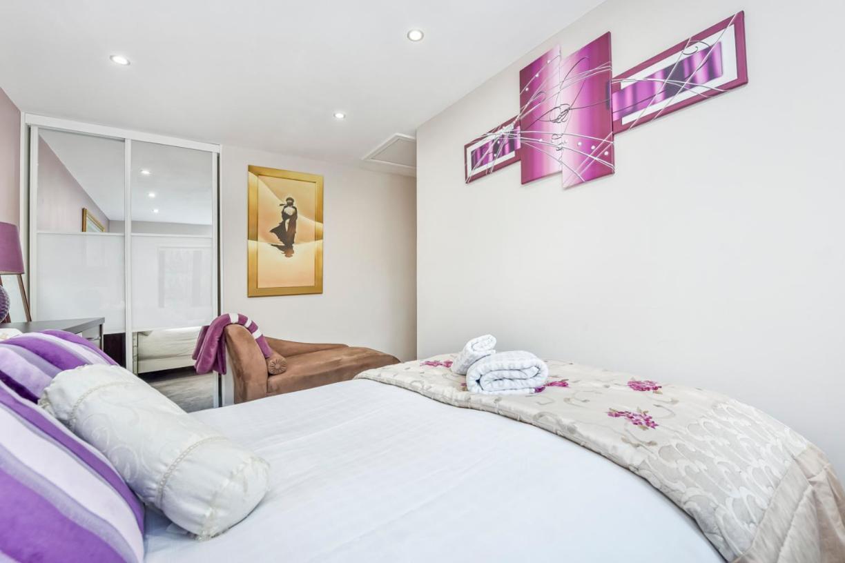Docklands Stay, In Modern Spacious House - Near Excel Centre, Airport, Uel,sleeps 2 Londres