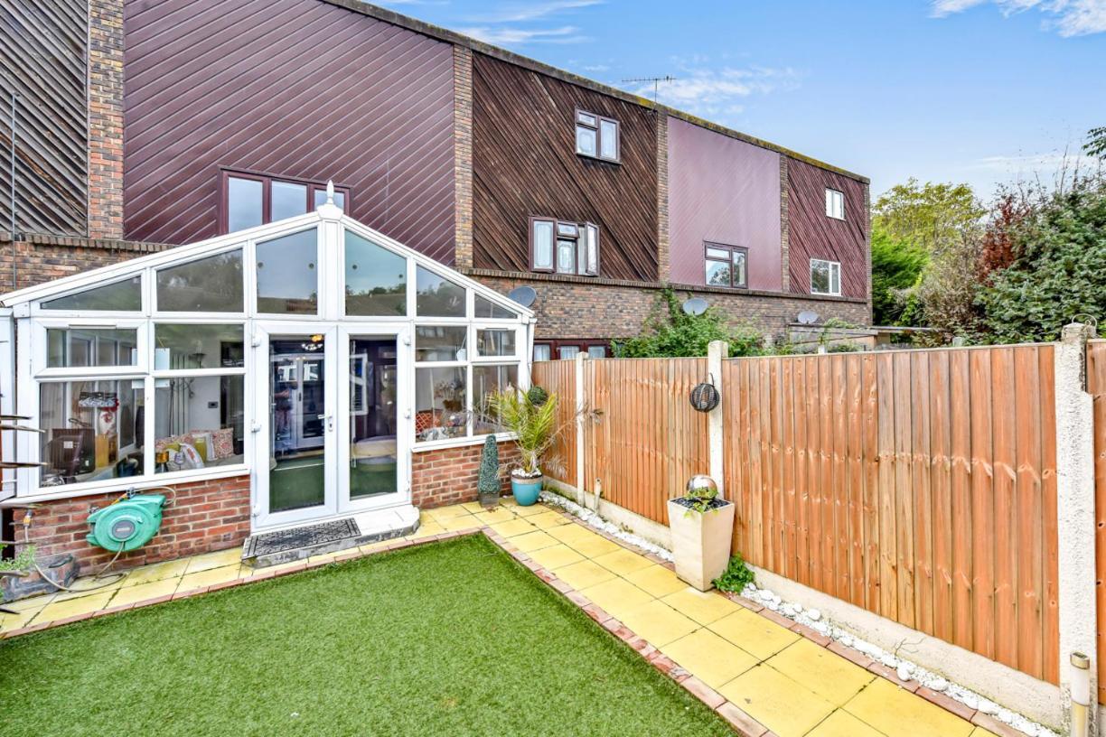 Quarto em Acomodações Particulares Docklands Stay, In Modern Spacious House - Near Excel Centre, Airport, Uel,sleeps 2 *