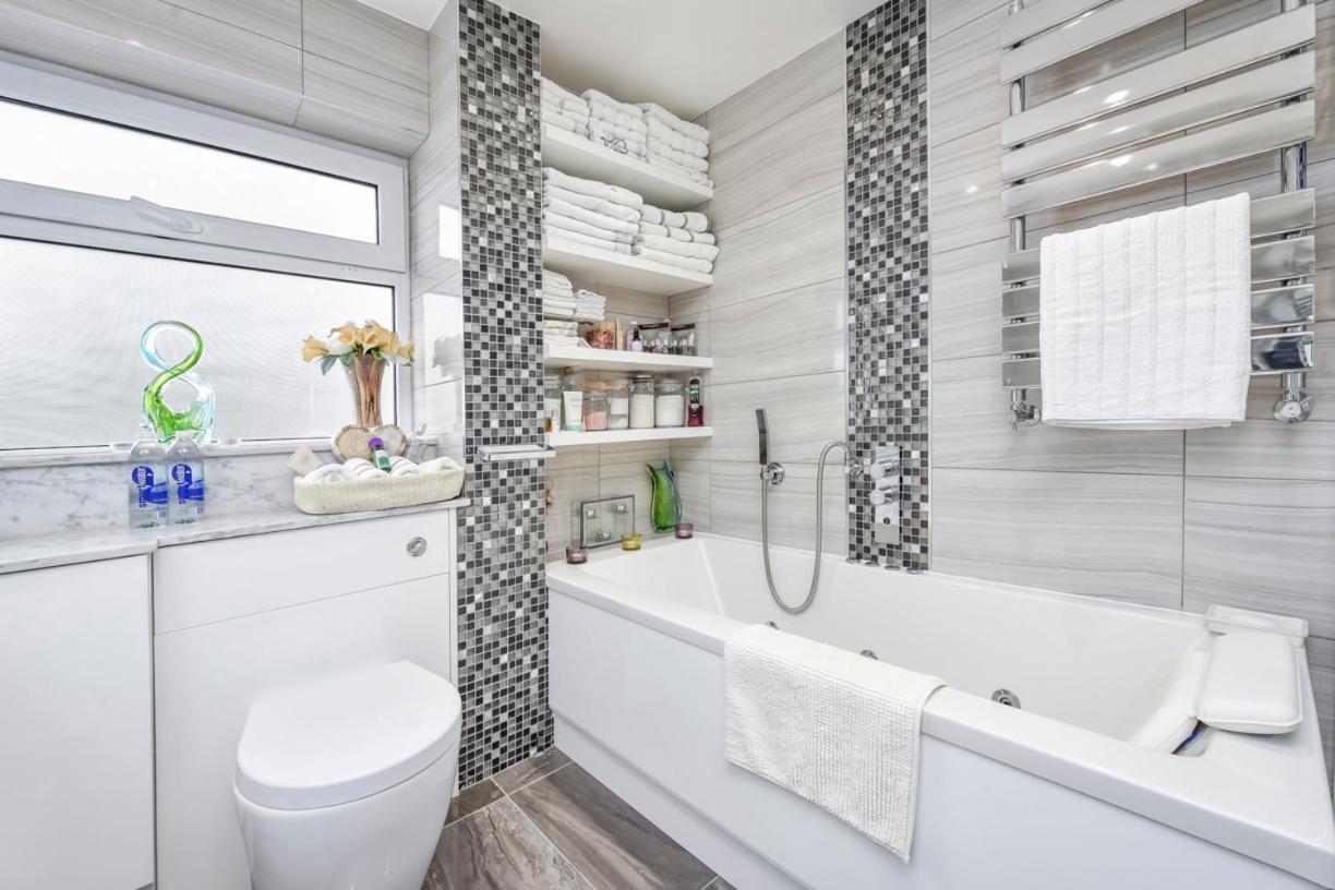 Quarto em Acomodações Particulares Docklands Stay, In Modern Spacious House - Near Excel Centre, Airport, Uel,sleeps 2