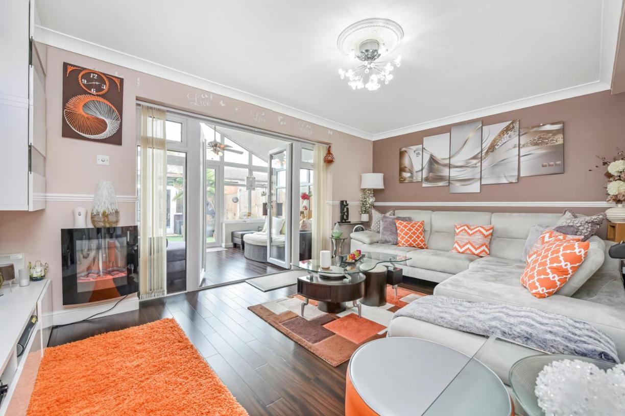 Docklands Stay, In Modern Spacious House - Near Excel Centre, Airport, Uel,sleeps 2