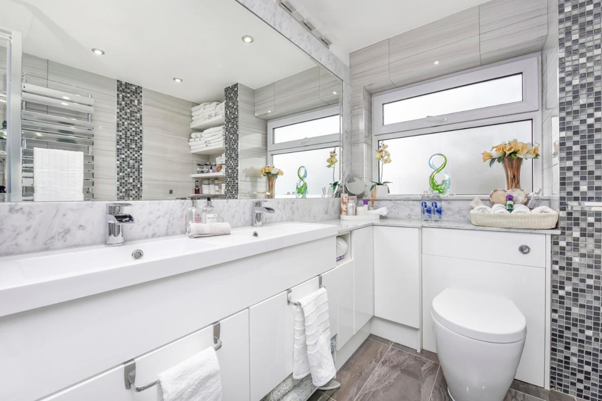 Docklands Stay, In Modern Spacious House - Near Excel Centre, Airport, Uel,sleeps 2