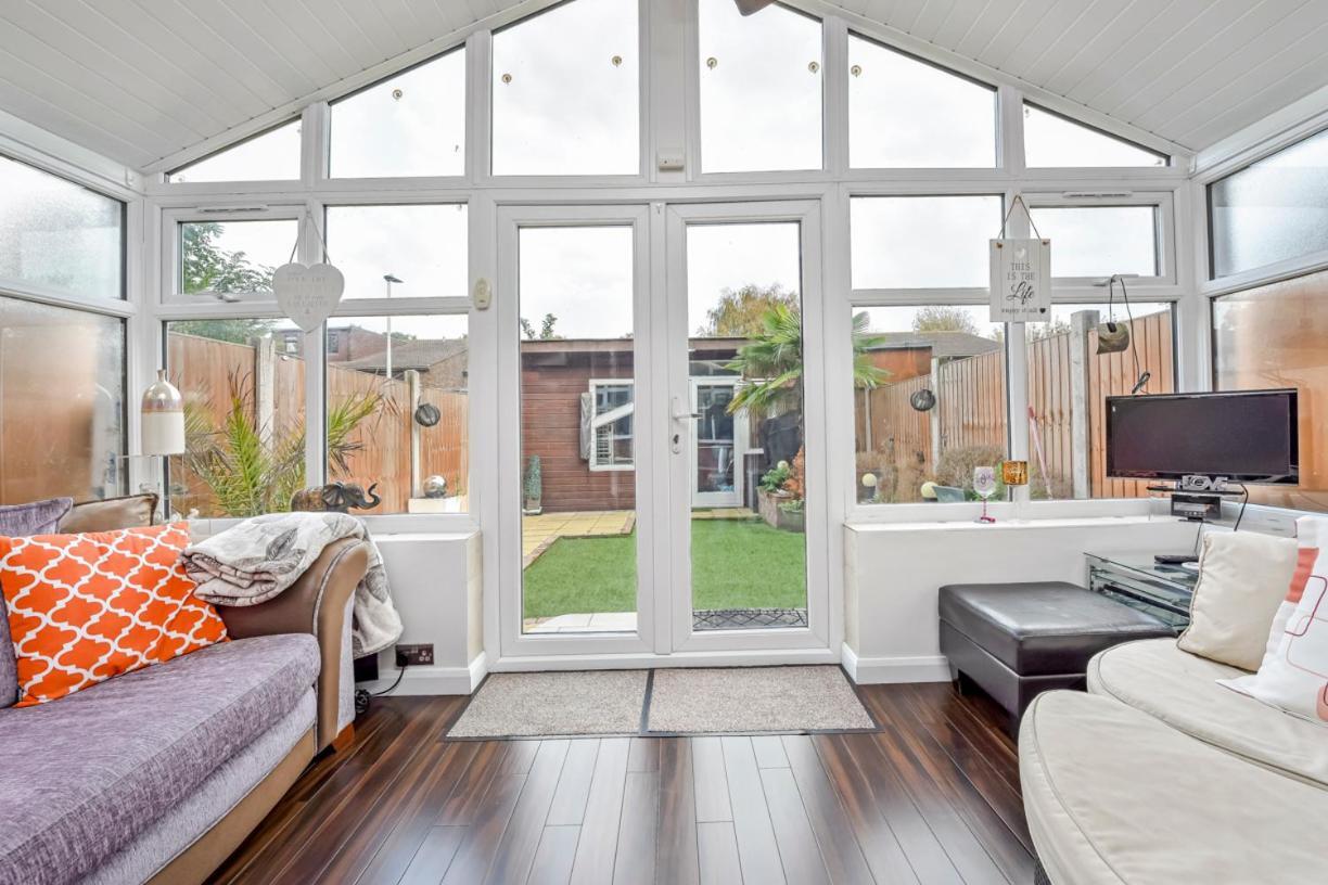 Docklands Stay, In Modern Spacious House - Near Excel Centre, Airport, Uel,sleeps 2 *