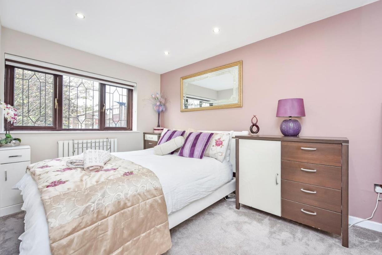 Docklands Stay, In Modern Spacious House - Near Excel Centre, Airport, Uel,sleeps 2 Quarto em Acomodações Particulares Londres