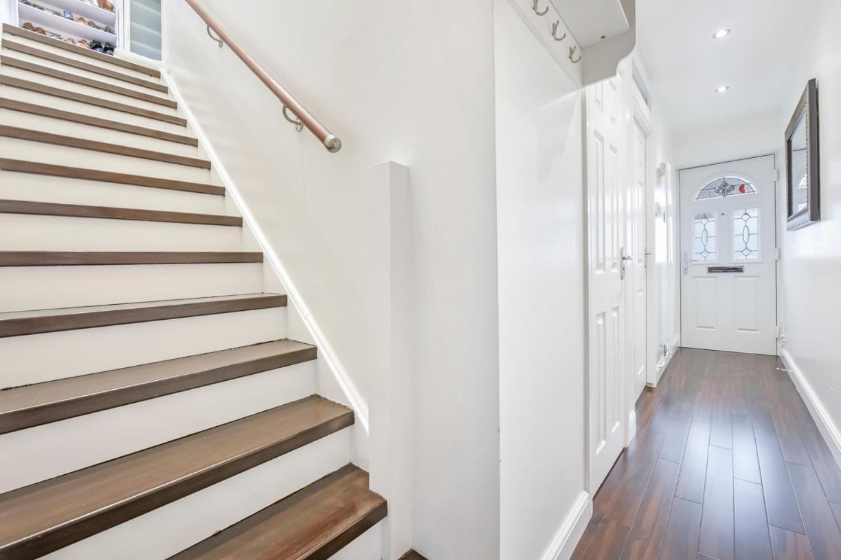 Docklands Stay, In Modern Spacious House - Near Excel Centre, Airport, Uel,sleeps 2