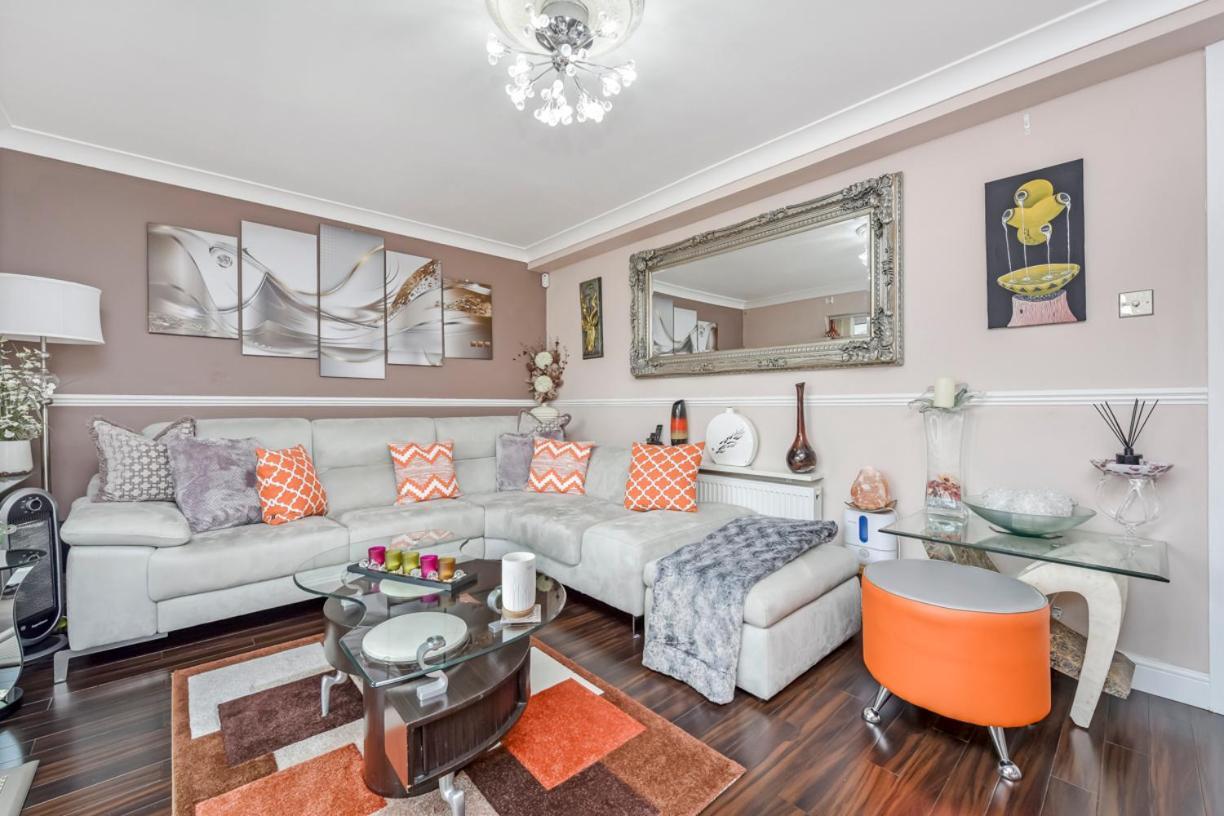 Docklands Stay, In Modern Spacious House - Near Excel Centre, Airport, Uel,sleeps 2