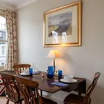 Traditional Fulham Home Close To The River Thames By Underthedoormat