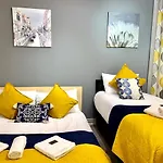 Spacious London Excel 2 Bedrooms, Separate Reception, Kitchen, Full Apartment