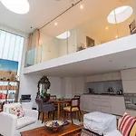 Contemporary Apartment In The Heart Of Fulham