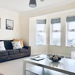 2 Bed 2 Bath Flat With Private Parking And 3 Min To Tube