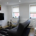 Modern 2 Bedroom Apartment In The Heart Of Greenwich
