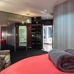 Amazingly Luxurious Loft Apartment, Soho - 3 Bedrooms, 2 Bath & Office