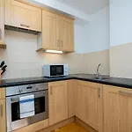 Modern 1 Bed Flat In Holborn, London For Up To 2 People - With Free Wifi