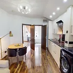 Modern 2 Bed Flat In Paddington Near Hyde Park For Up To 4 People
