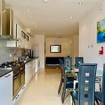 Spacious 2 Bedrooms 2 Baths Apartment With Garden And Parking