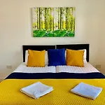 Spacious 2 Bedrooms 2 Baths Apartment With Garden And Parking