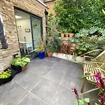 Stunning Apartment With Garden In The Heart Of Hackney, East London