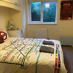 2 Bedroom Apartment With Patio - Ideal Location London Zone 1