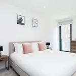 The Lofts E1 By Q Apartments