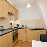Modern 1 Bed Flat For Up To 2 People In Holborn, London With Free Wifi