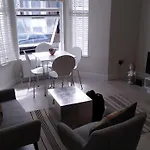 Modern 2 Bed Flat In Maida Hill Near Kensal Town In For Up To 4 People - 9Mins To Tube Station