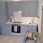 Modern 2 Bed Flat In Maida Hill Near Kensal Town In For Up To 4 People - 9Mins To Tube Station