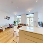 Modern 1 Bed Flat Camden 5 Min Walktube Station