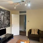 2 Bedroom Apartment With Patio - Ideal Location London Zone 1