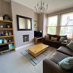 3 Bed Apartment In Colliers Wood