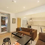 Fully Refurbished Flat, 2 Bedrooms, 2 Bath, Garden