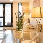 Beautiful 2 Bedroom Property In Borough